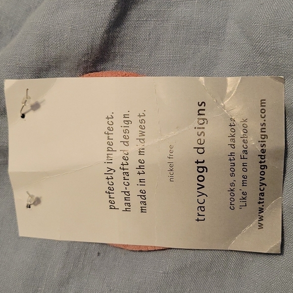 Tracy vogt hot pink leather earrings, nickel free - Picture 3 of 3